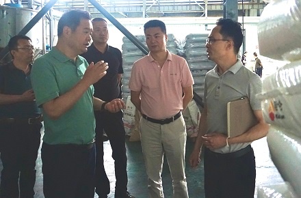 中國(guó)石油天然氣股份有限公司西南化工銷售分公司總經(jīng)理、黨委副書記金建江一行到四川森普管材股份有限公司調(diào)研